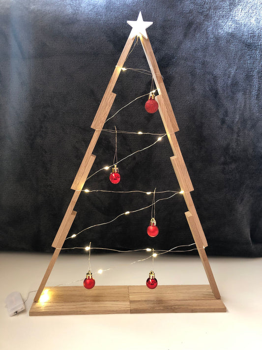 Großer Tannenbaum mit Kugeln